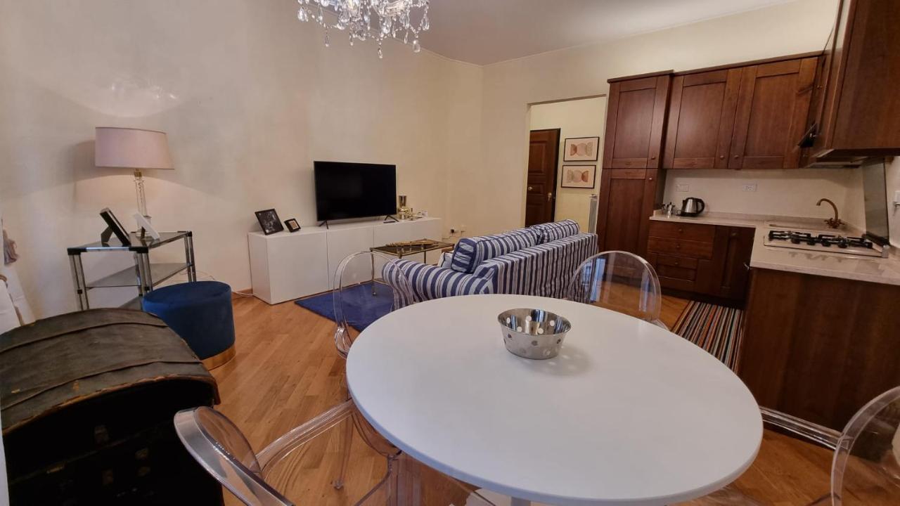 Palazzo Crispi - Boutique Apartment Trieste Esterno foto